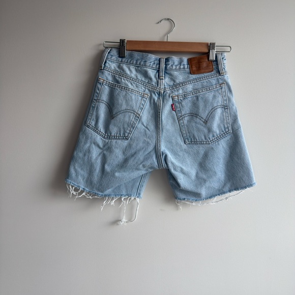Levi’s Wedgie Mid Thigh Cut Off Shorts - Picture 2 of 9